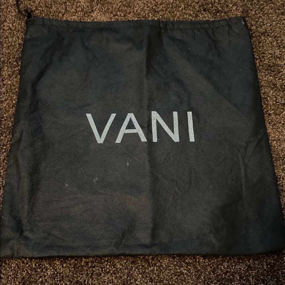 Vani Black dust bag